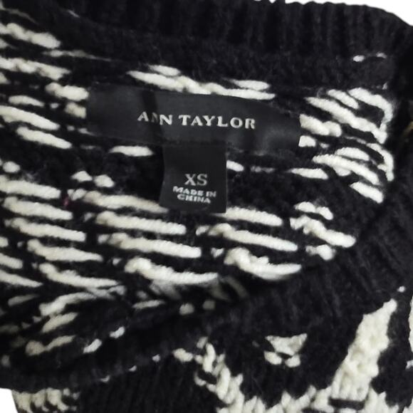 Ann Taylor Womens Geometric Print Sweater XS Black White Side Zipper‎ Wool Blend - Picture 9 of 9